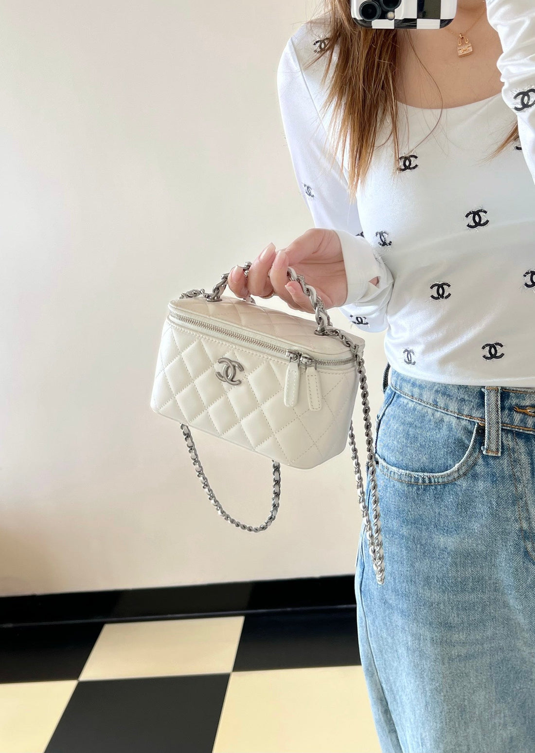 CC Vanity Case 17 White Lambskin Silver Hardware