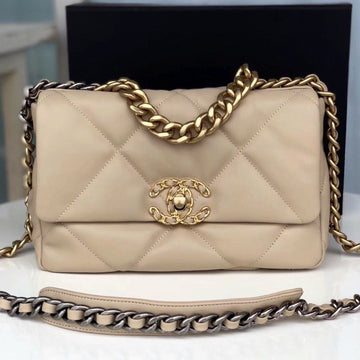 19 Flap Bag Cream Goatskin Gold Hardware