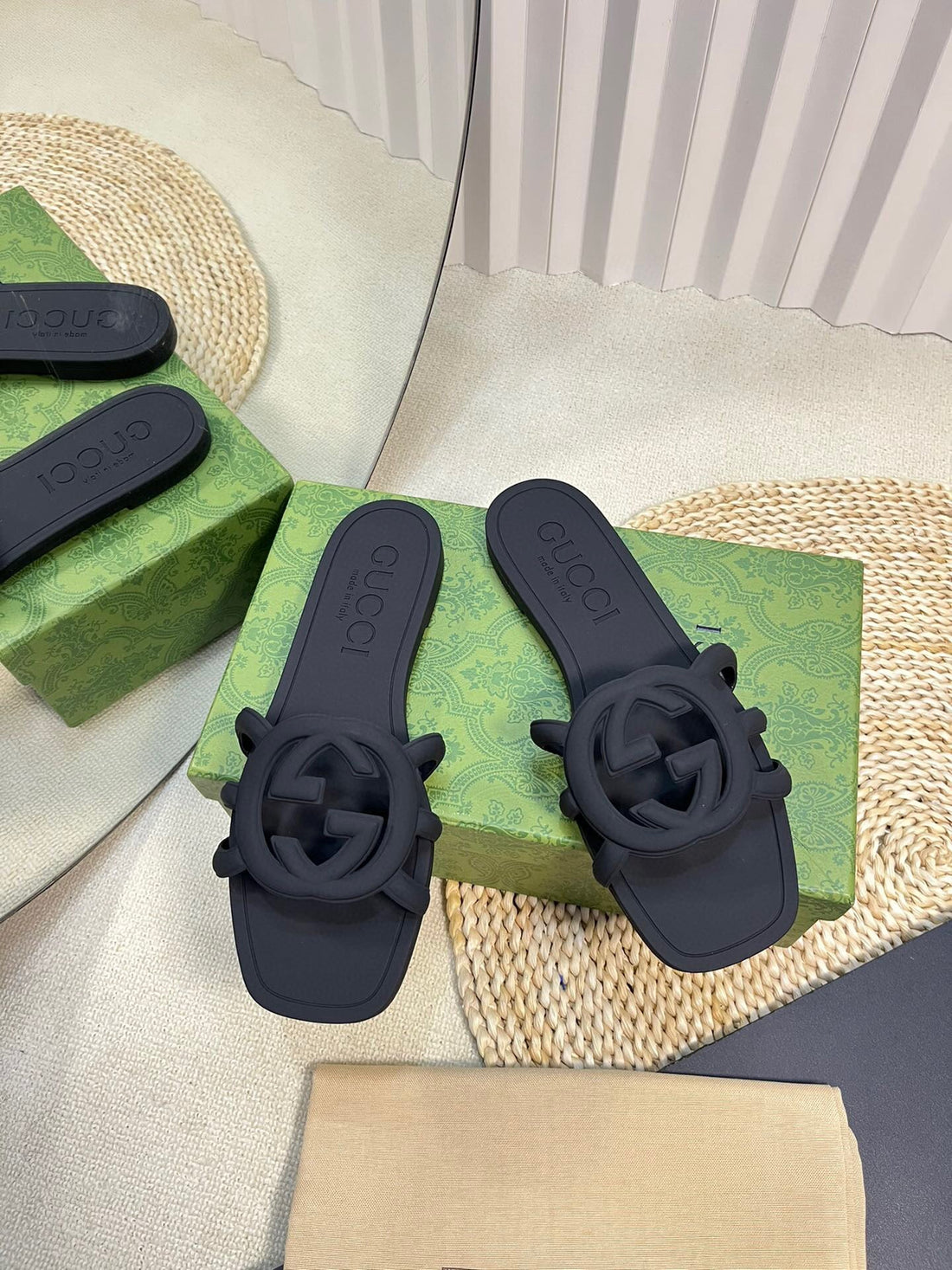 GG Interlocking G Slide Sandal Black Rubber