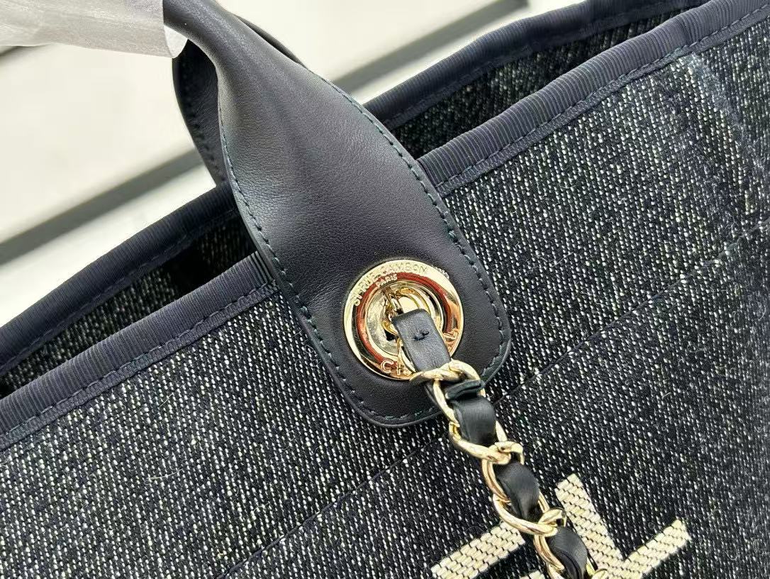 CC DEAUVILLE MEDIUM 33 TOTE BAG IN BLACK CANVAS GHW Bags Bible