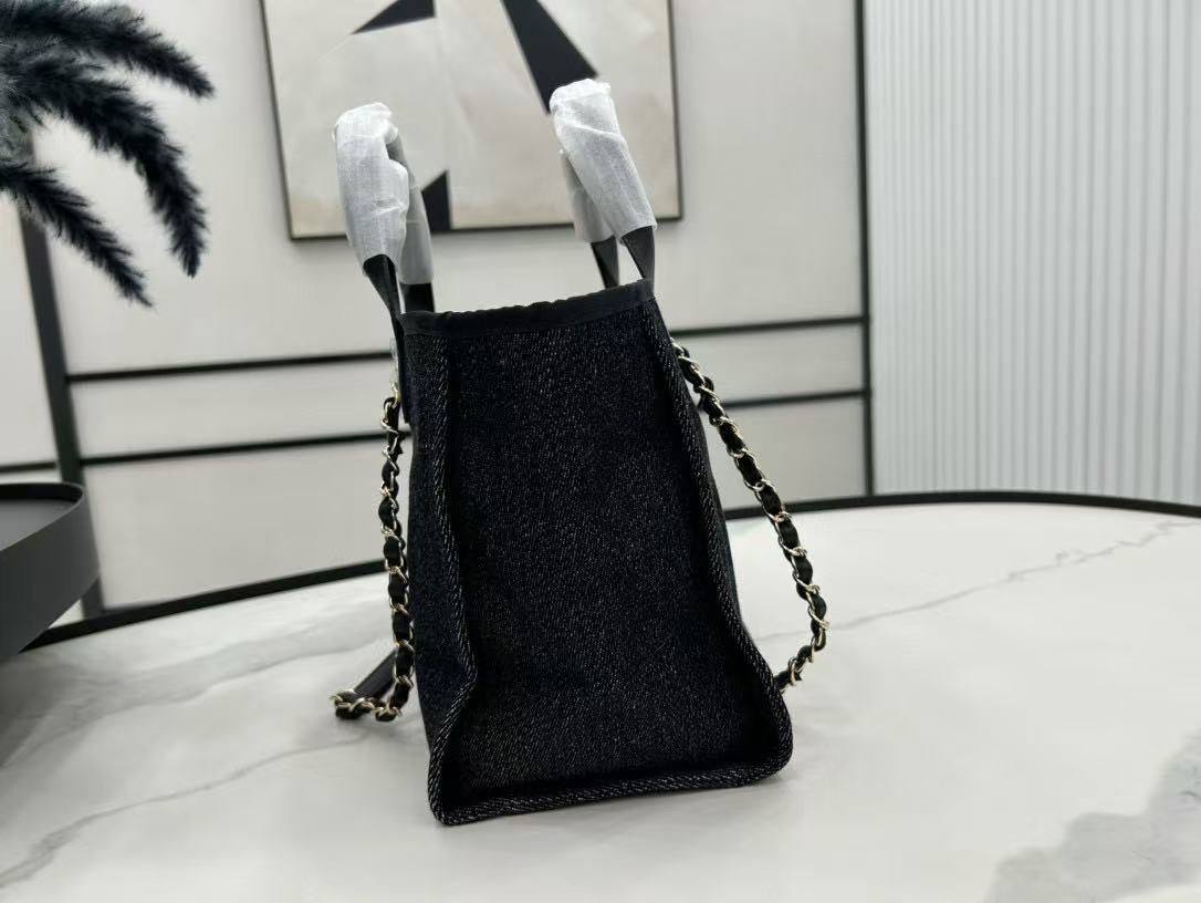 CC DEAUVILLE MEDIUM 33 TOTE BAG IN BLACK CANVAS GHW Bags Bible