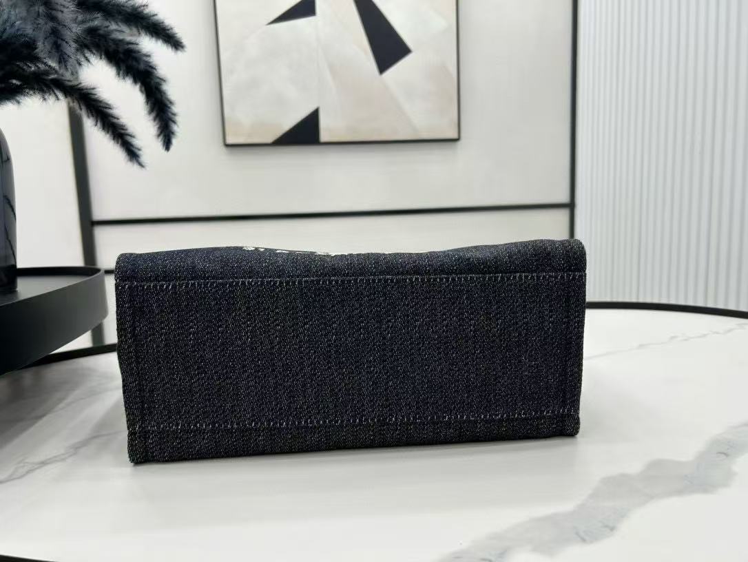 CC DEAUVILLE MEDIUM 33 TOTE BAG IN BLACK CANVAS GHW Bags Bible