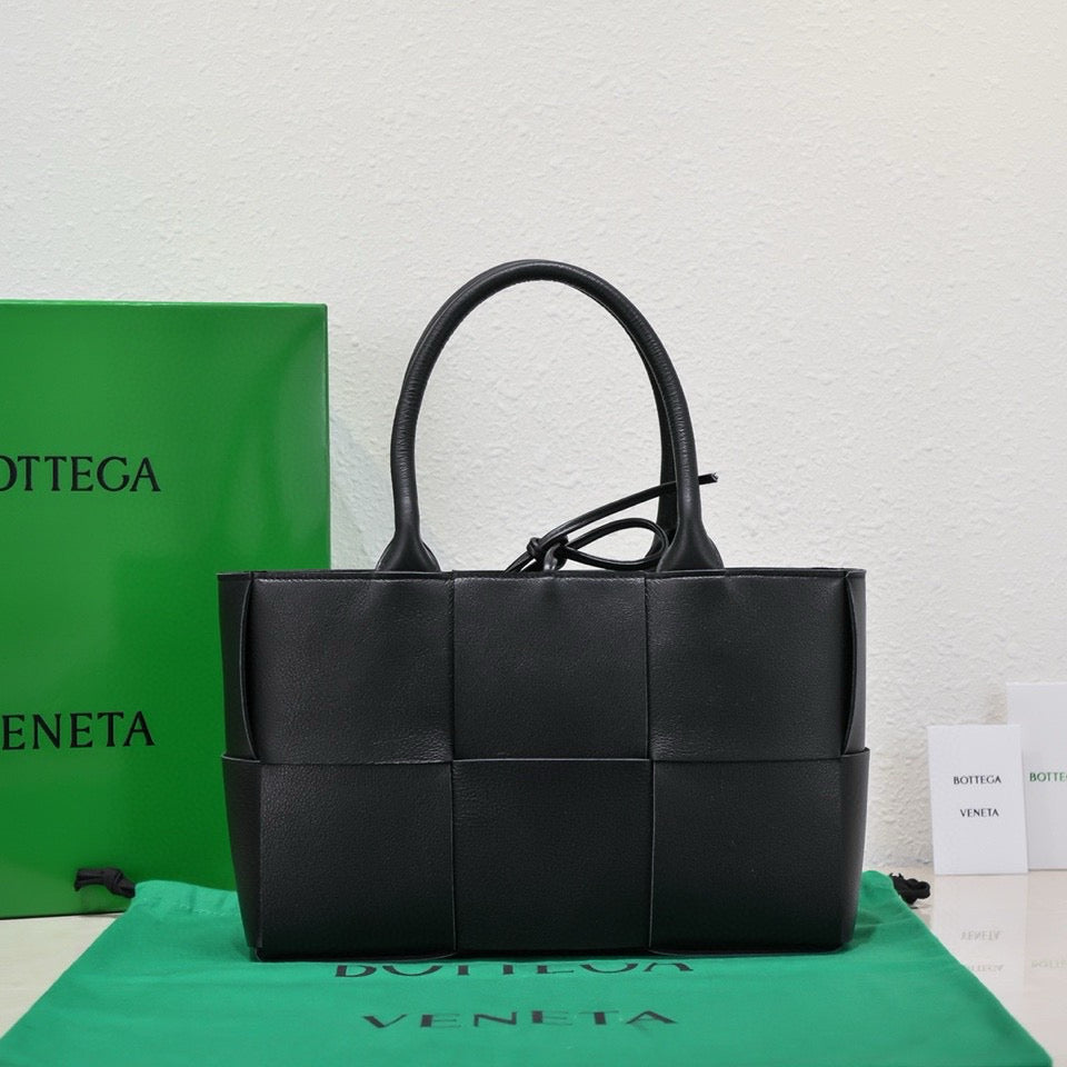 Bv Arco Tote Bag Black Cowhide