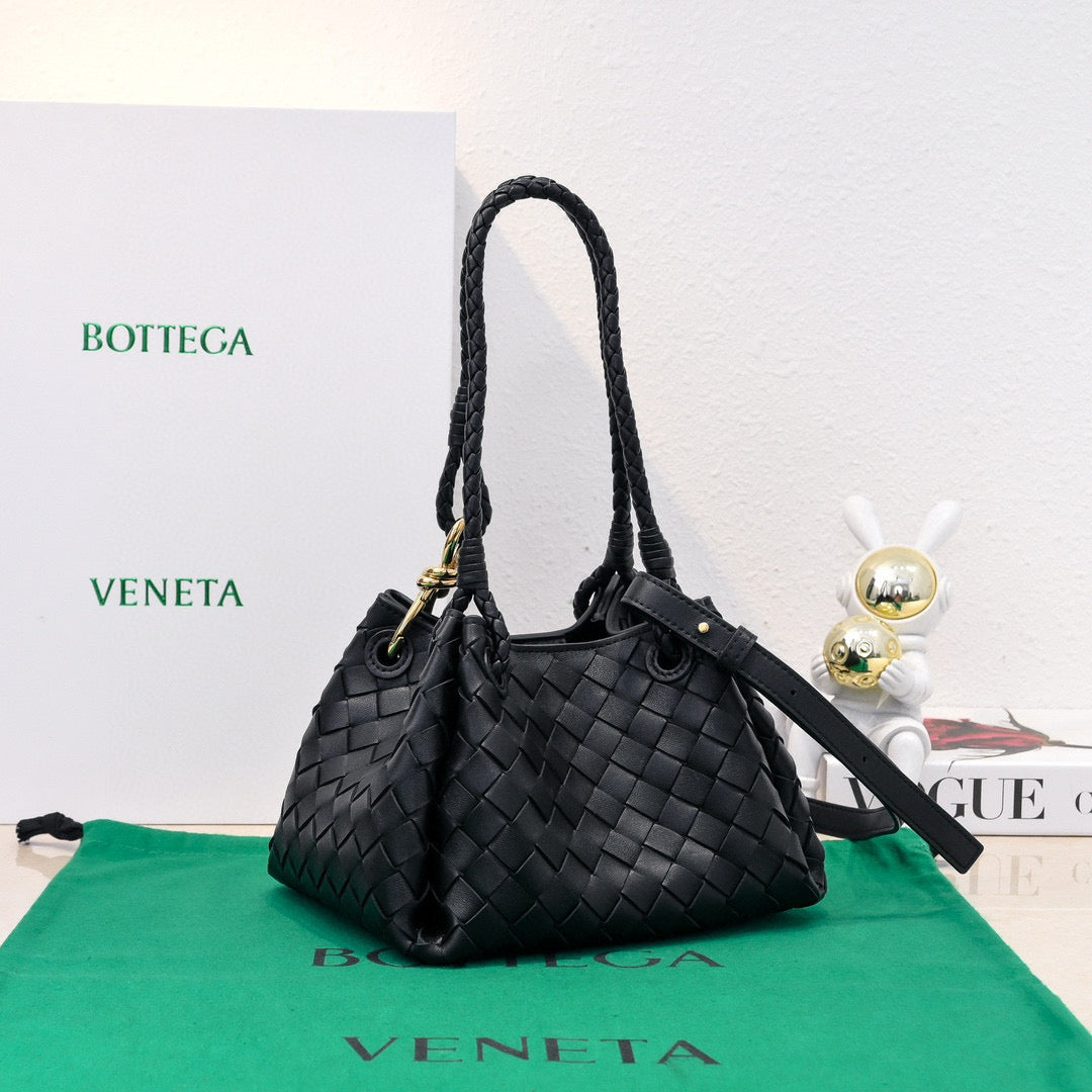 Bv Parachute Intrecciato Shoulder Bag Black Cowhide