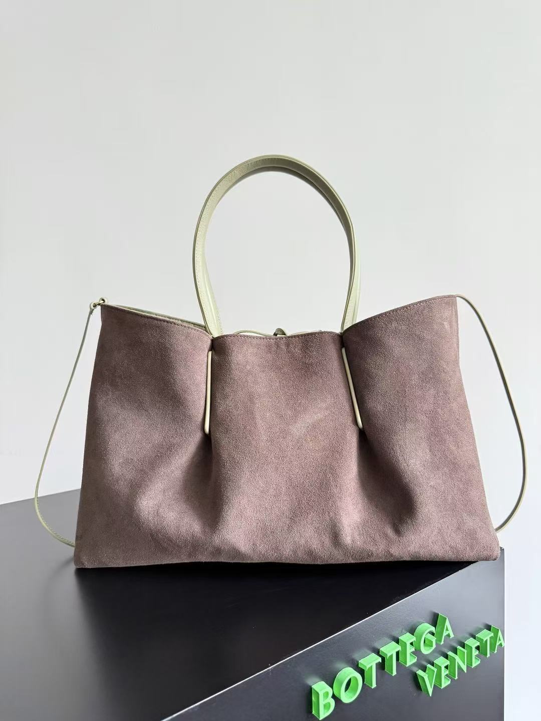 Bv Reversible Tote Bag 43CM Intreccio Pistachio Green Chocolate Calfskin Suede