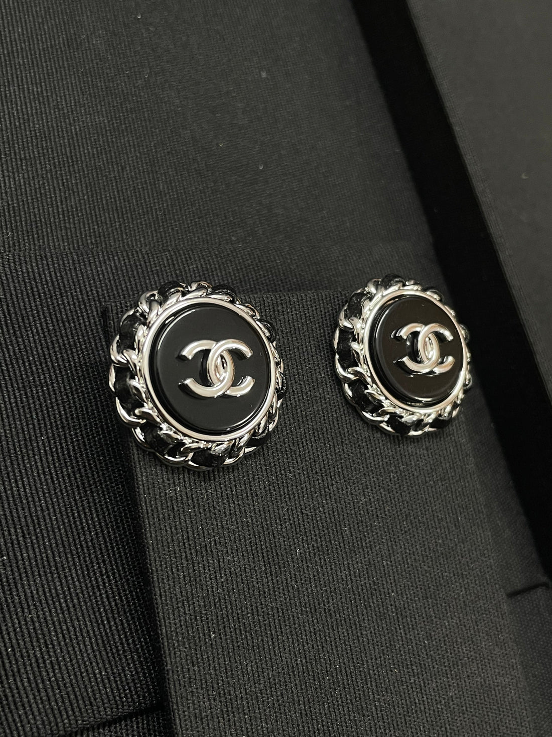 25P Earring In Copper Black Leather-Threaded Oval