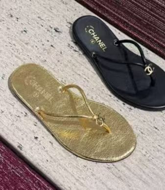 Chanel 2026 Thong Sandal Black And Gold Calfskin