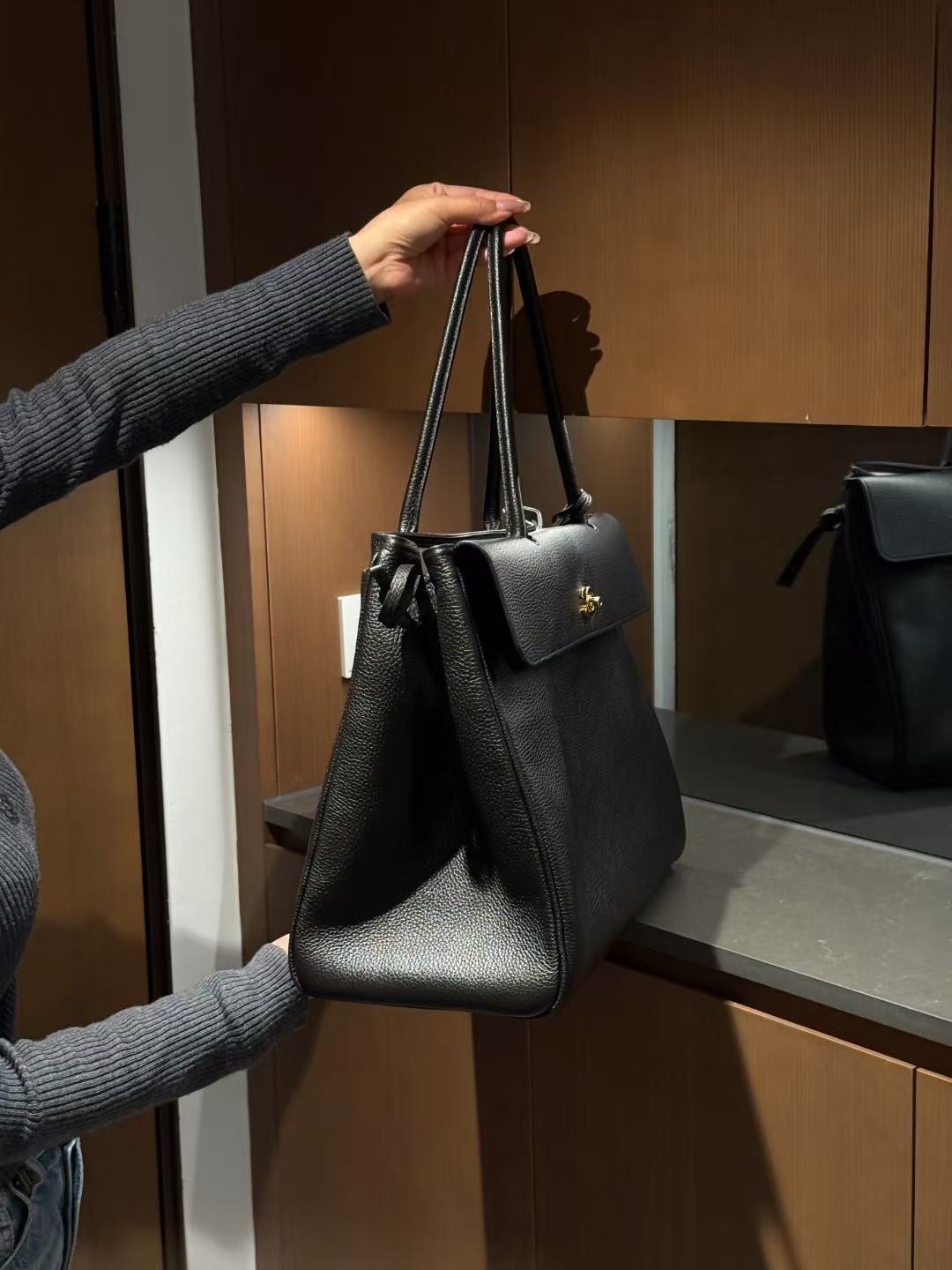 CC 2026 Large Shopping Bag 42CM Black Grain Calfskin