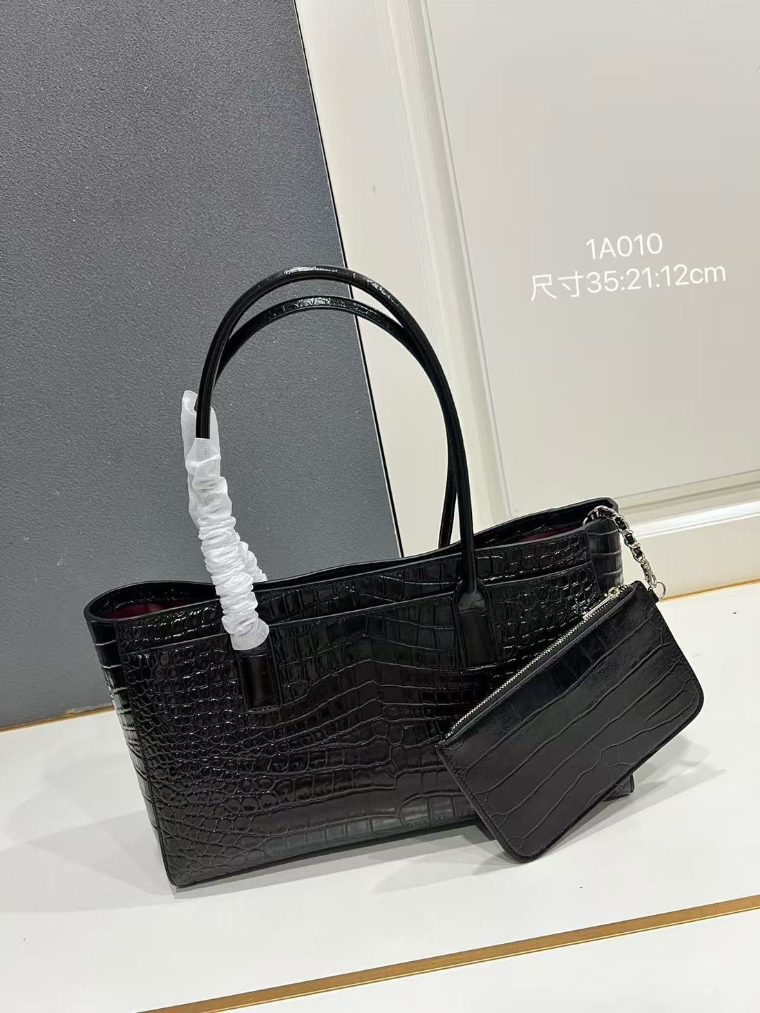 CC 2026 Small Shopping Bag 39CM Black Crocodile Embossed Calfskin