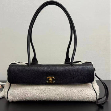 CC 2026 "urban Essential" East West Bag 31CM Black Cream Tweed Calfskin