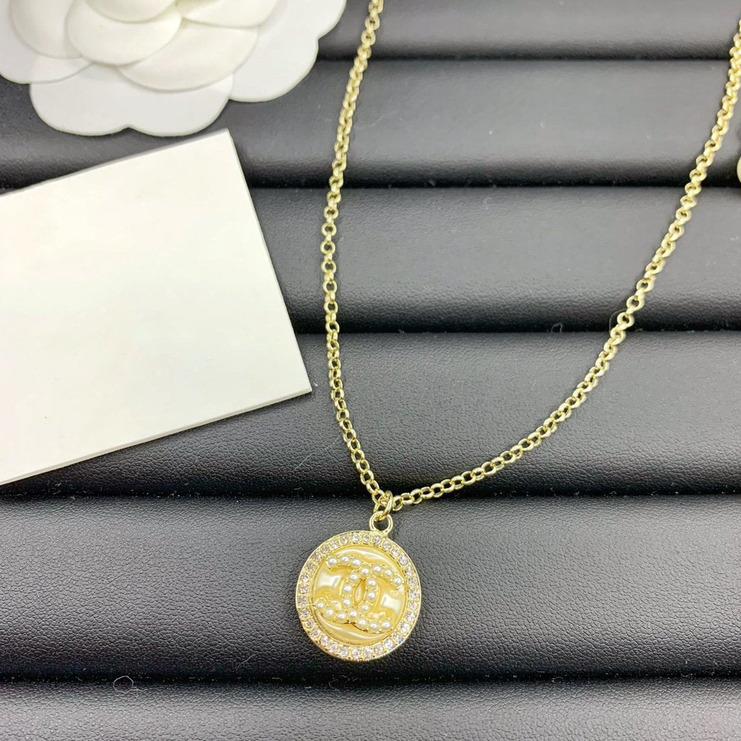 Double C Pearl Necklace Gold Diamond