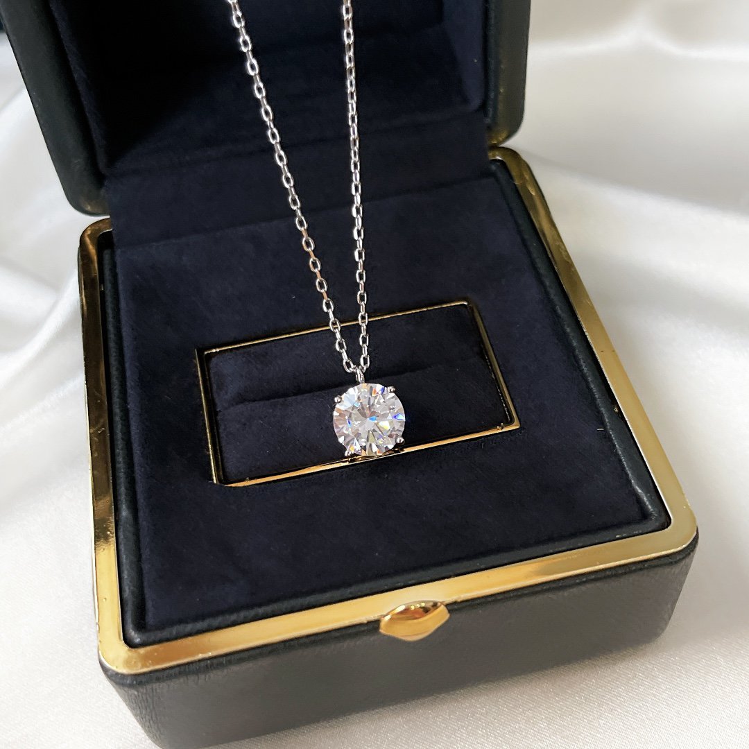 Gra Round Silver Diamond Necklace