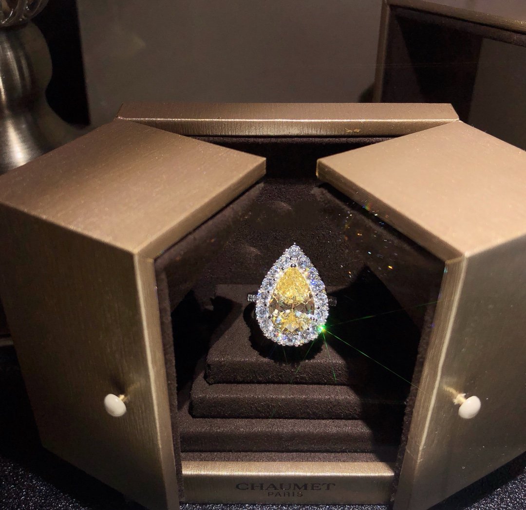 Constellation Pear Shape Yellow Silver Diamond Ring