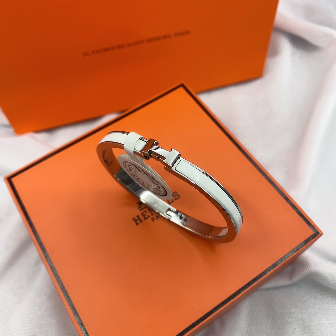 Classic Hm Clic White 8MM Enamel Bracelet