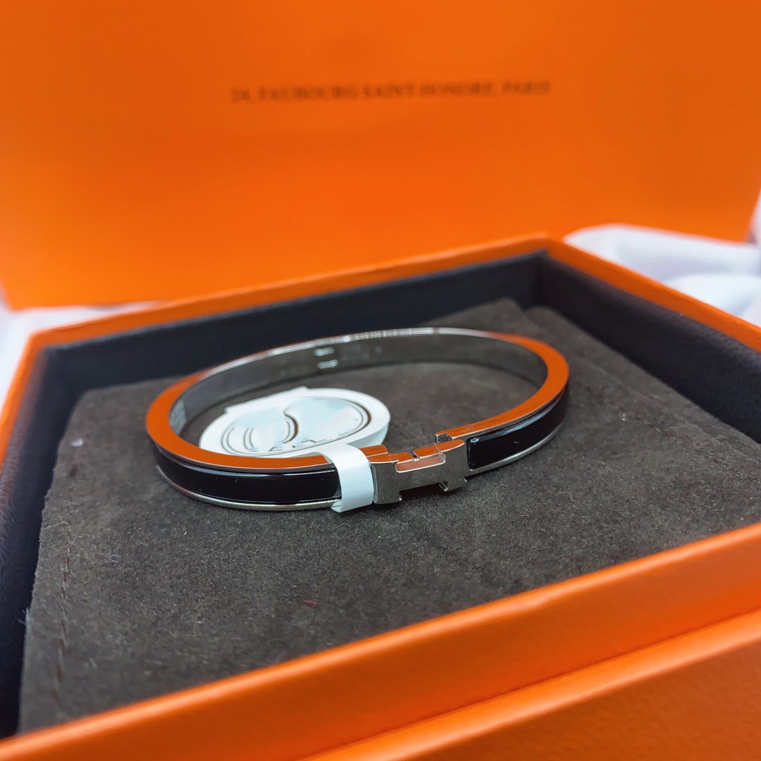 Classic Hm Clic Black 8MM Enamel Bracelet