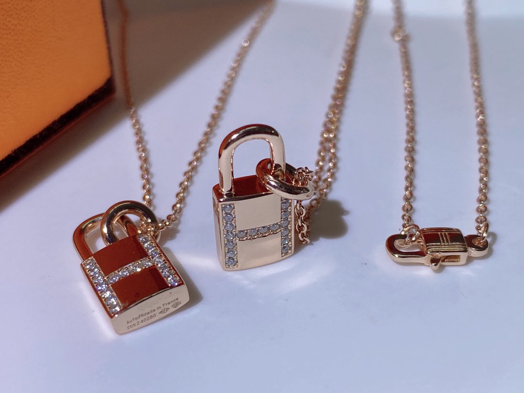 Hm Advanced Niche Lock Head Necklace Diamonds