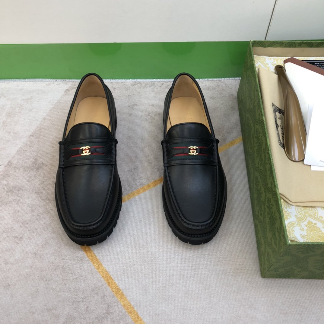 GG Interlocking G Moccasins