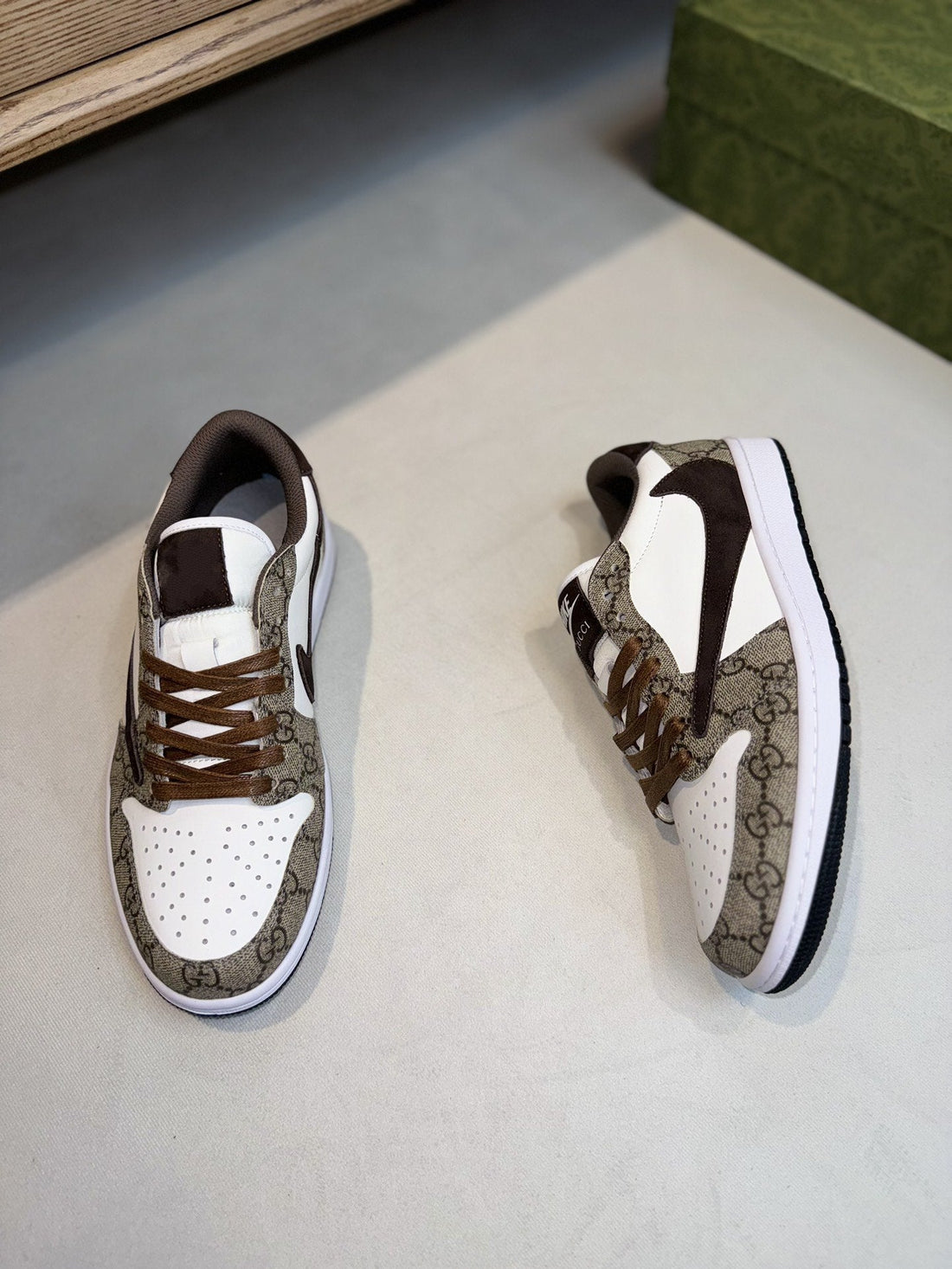 GG Low Travis Grey White