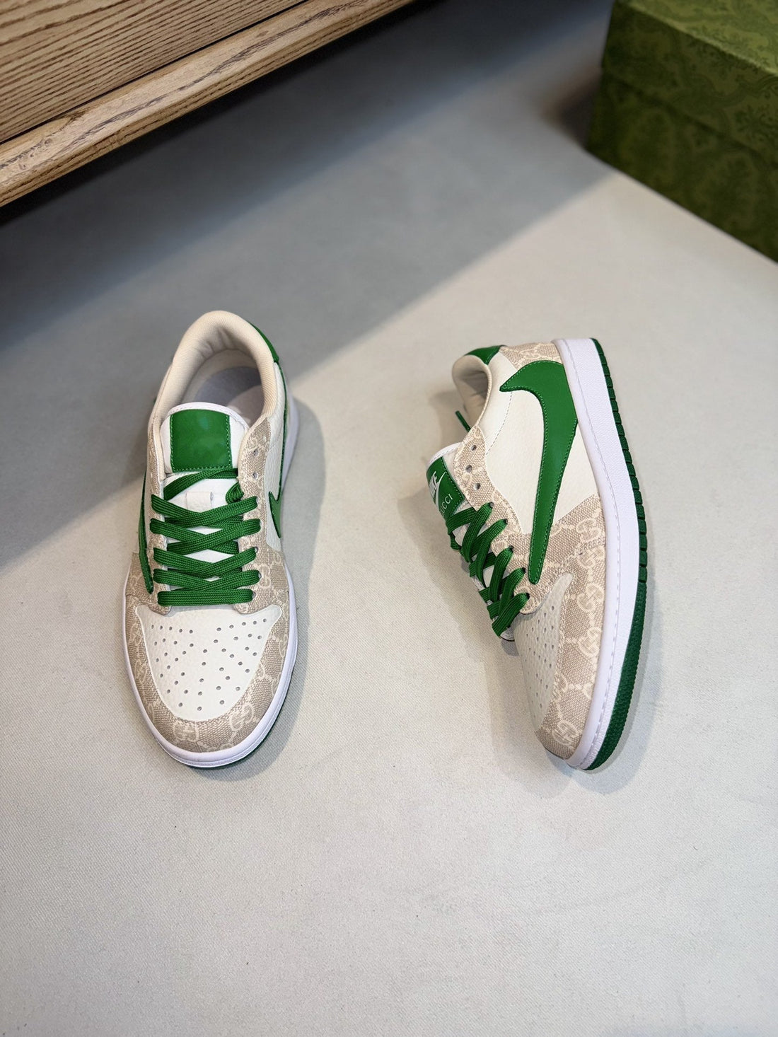 GG Low Travis Green White Leather