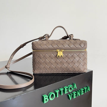 Bang Bang 22 Vanity Case In Limestone Calfskin