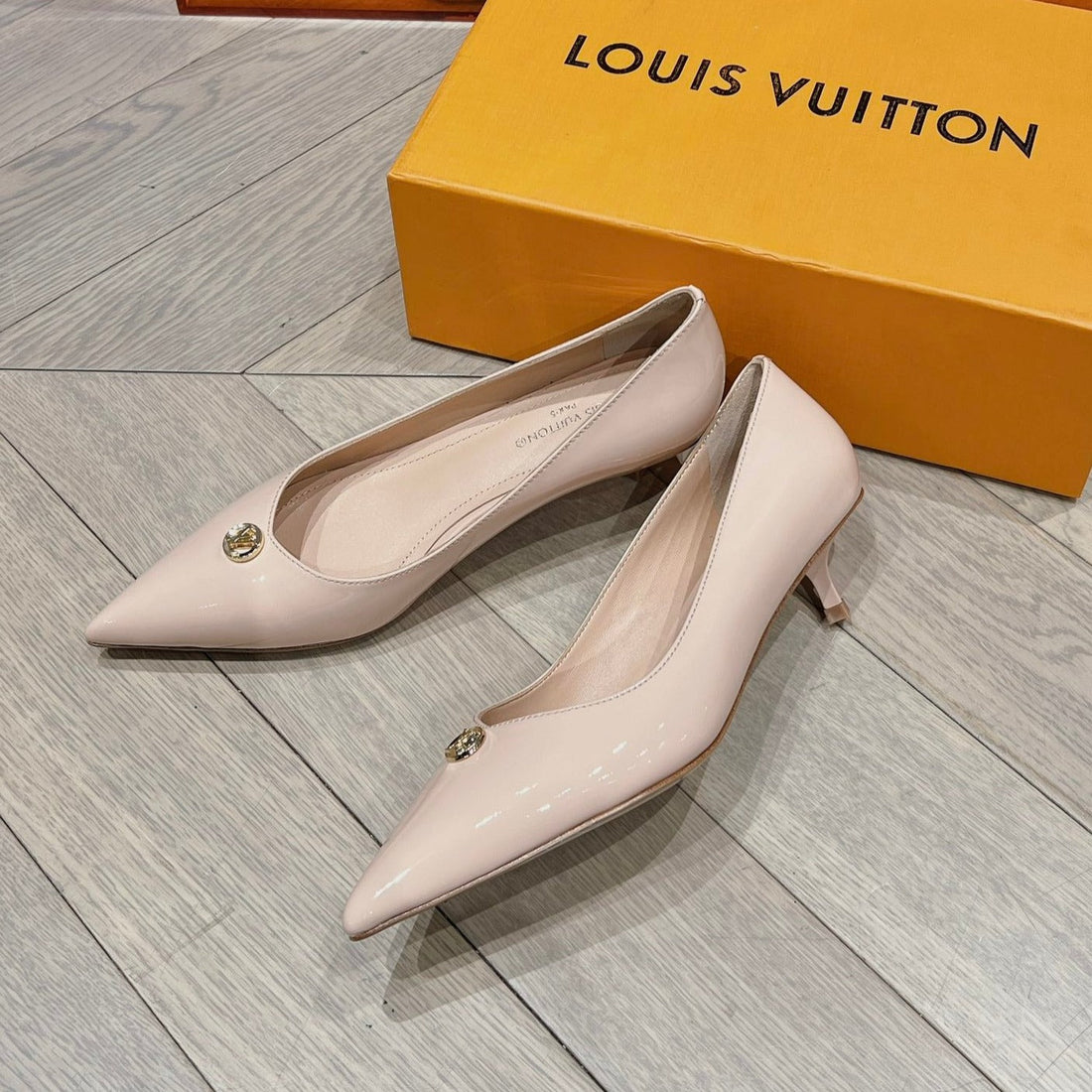 LV Single Low Heel Pump Biege