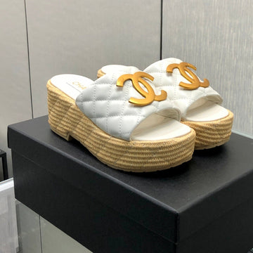 Thick Sole Wedge Slippers In White Lambskin And Beige Rubber