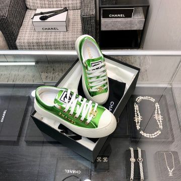 Casual Sneaker In Emerald Green Metallic Lambskin With Gold Logo
