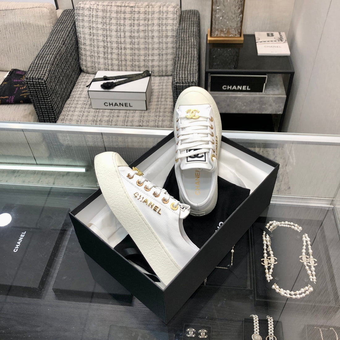 Casual Sneaker In White Lambskin With Gold Logo