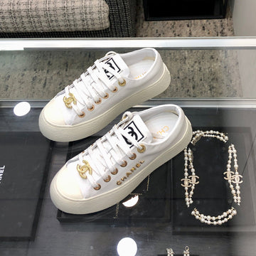 Casual Sneaker In White Lambskin With Gold Logo