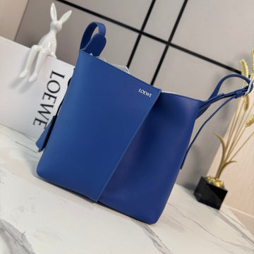 Loew Medium Bilbao Bucket Blue Smooth Calfskin 289318)