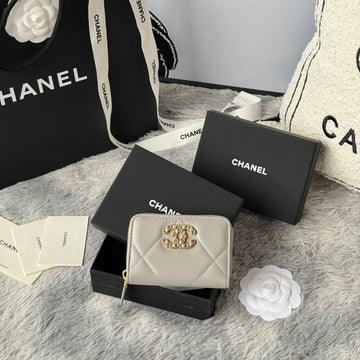 CC 19 Quilted Zipper Coin Purse Gray Gold-Tone Sheepskin 242802