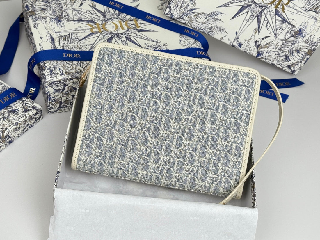 CD 30 Montaigne Dea Pouch 26CM White Blue Jacquard 258615