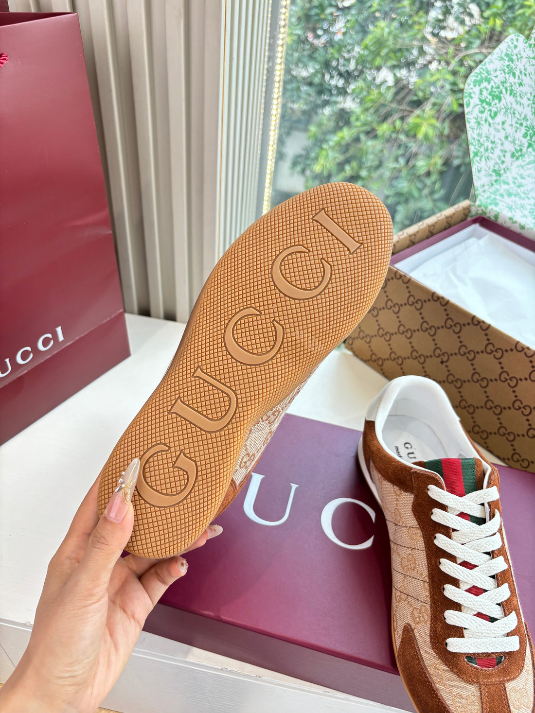 Gucci Shift Damen Sneaker Varianten Schwarzes Beige & Dark Brown Canvas And Suede Trim 506841