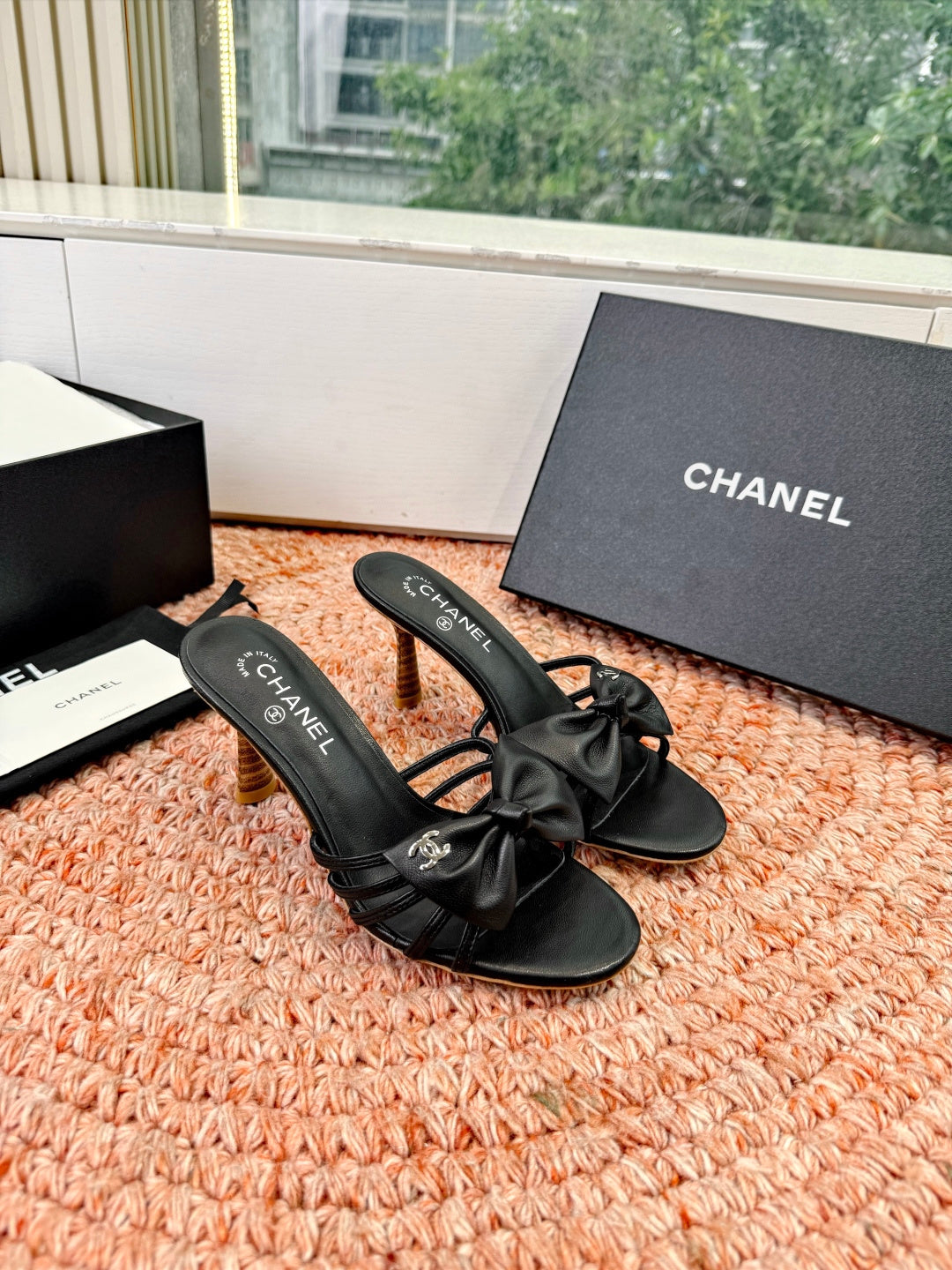 CC 26S Bow Heels Sandals Black Sheepskin 703671