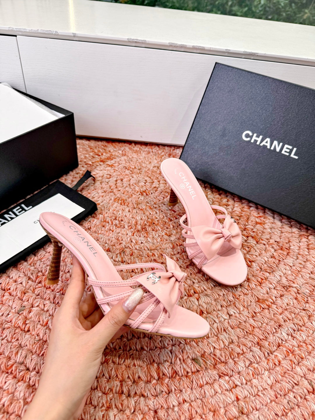 CC 26S Bow Heels Sandals Pink Sheepskin 703672