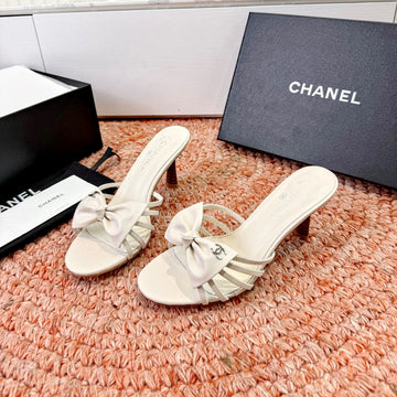 CC 26S Bow Heels Sandals White Sheepskin 703670
