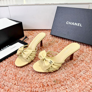 CC 26S Bow Heels Sandals Beige Sheepskin 703673