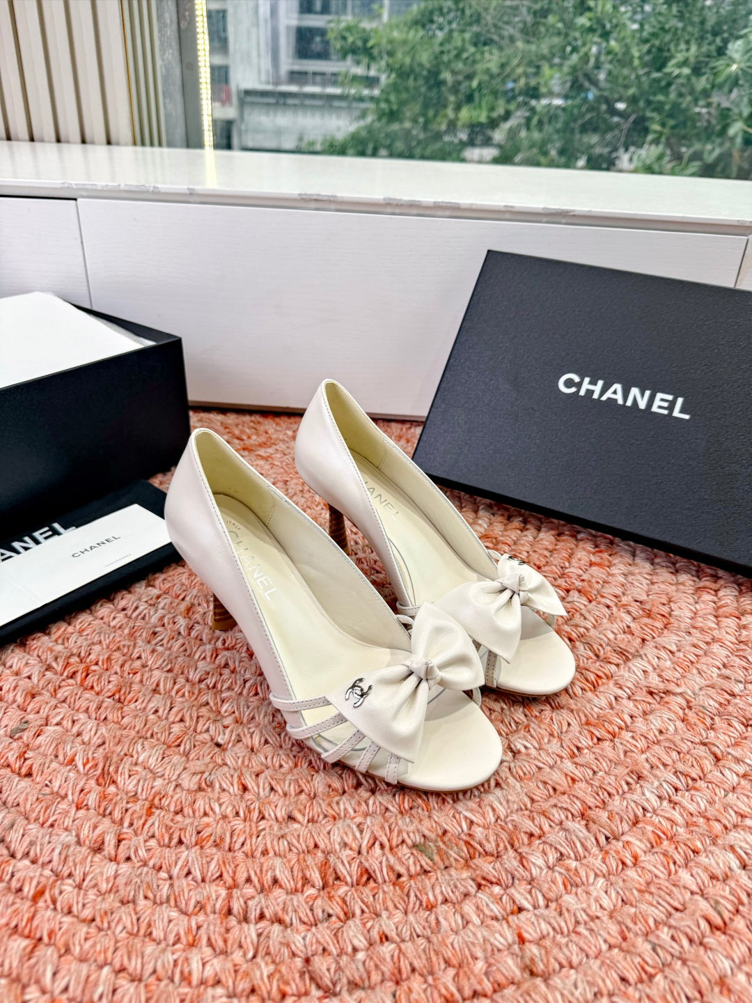 CC 26S Bow High Heels White Sheepskin 703676