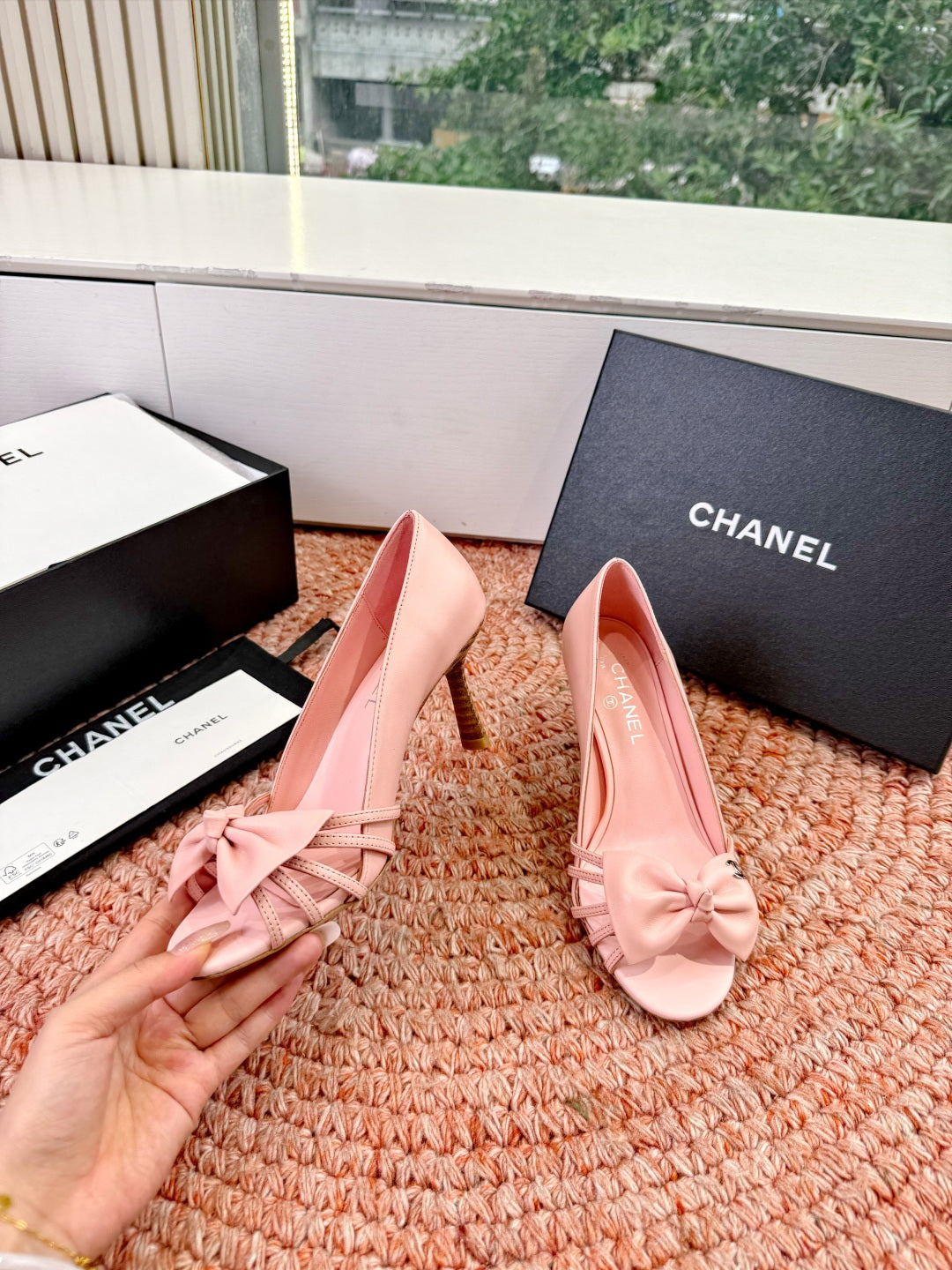 CC 26S Bow Heels Sandals Pink Sheepskin 703677