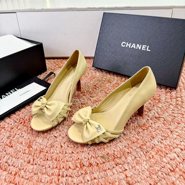 CC 26S Bow High Heels Beige Sheepskin 703678