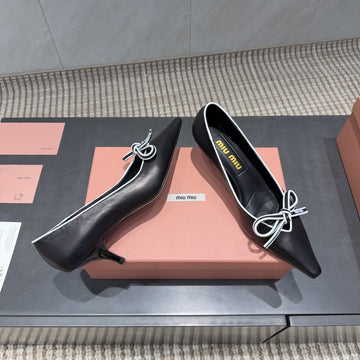 Miu 26S Pointed Toe Pumps 55MM In Black And White Calfskin With Bow