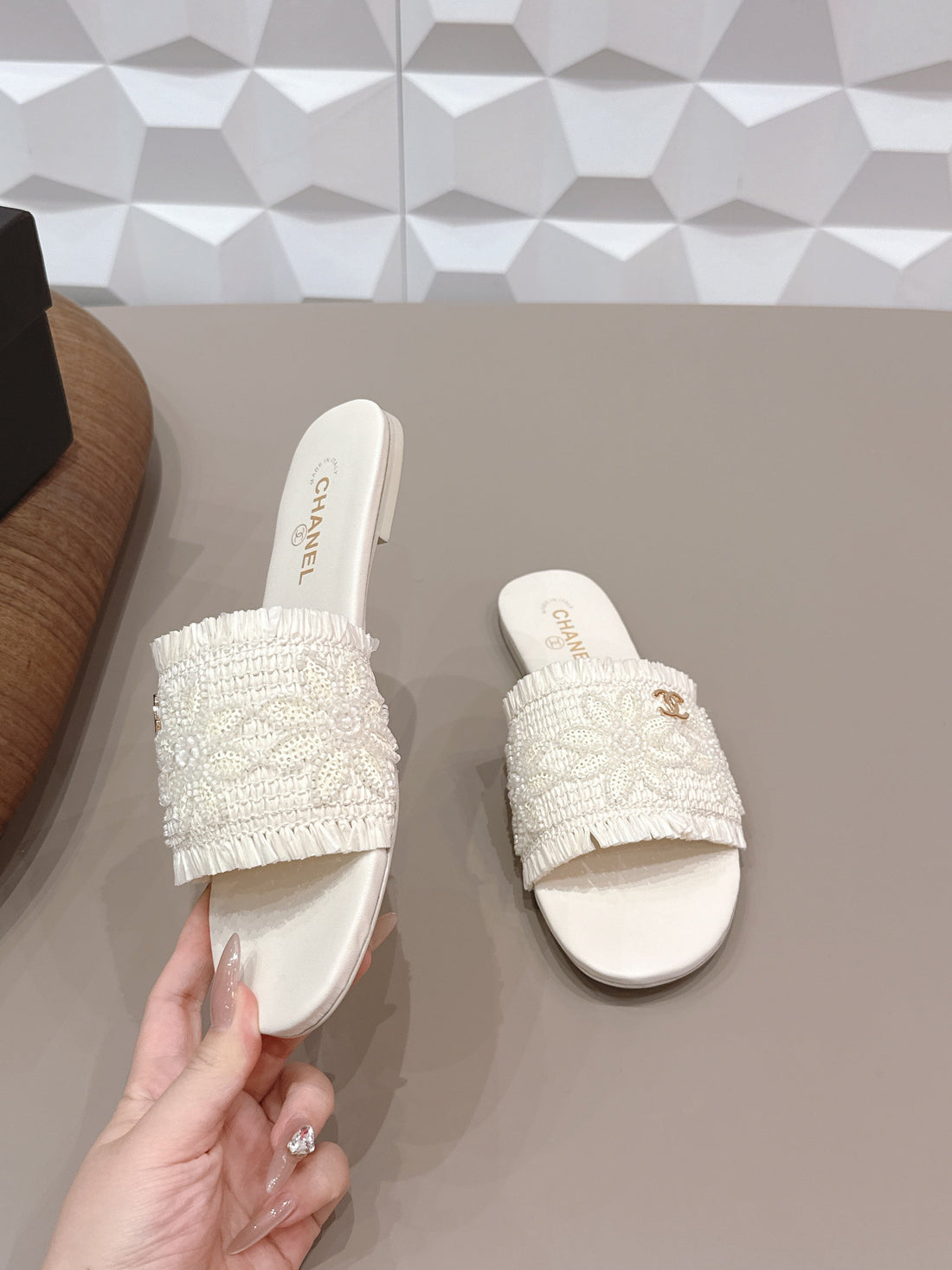 CC 26S Flat Sandals White Straw Leather 613264