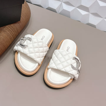 CC 26S Sandals Double C Buckle White Quilted Leather 613270