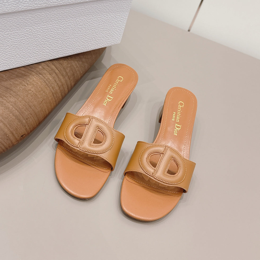 CD 26S Round-Toe Sandals 4.5cm Tan Calfskin 738234