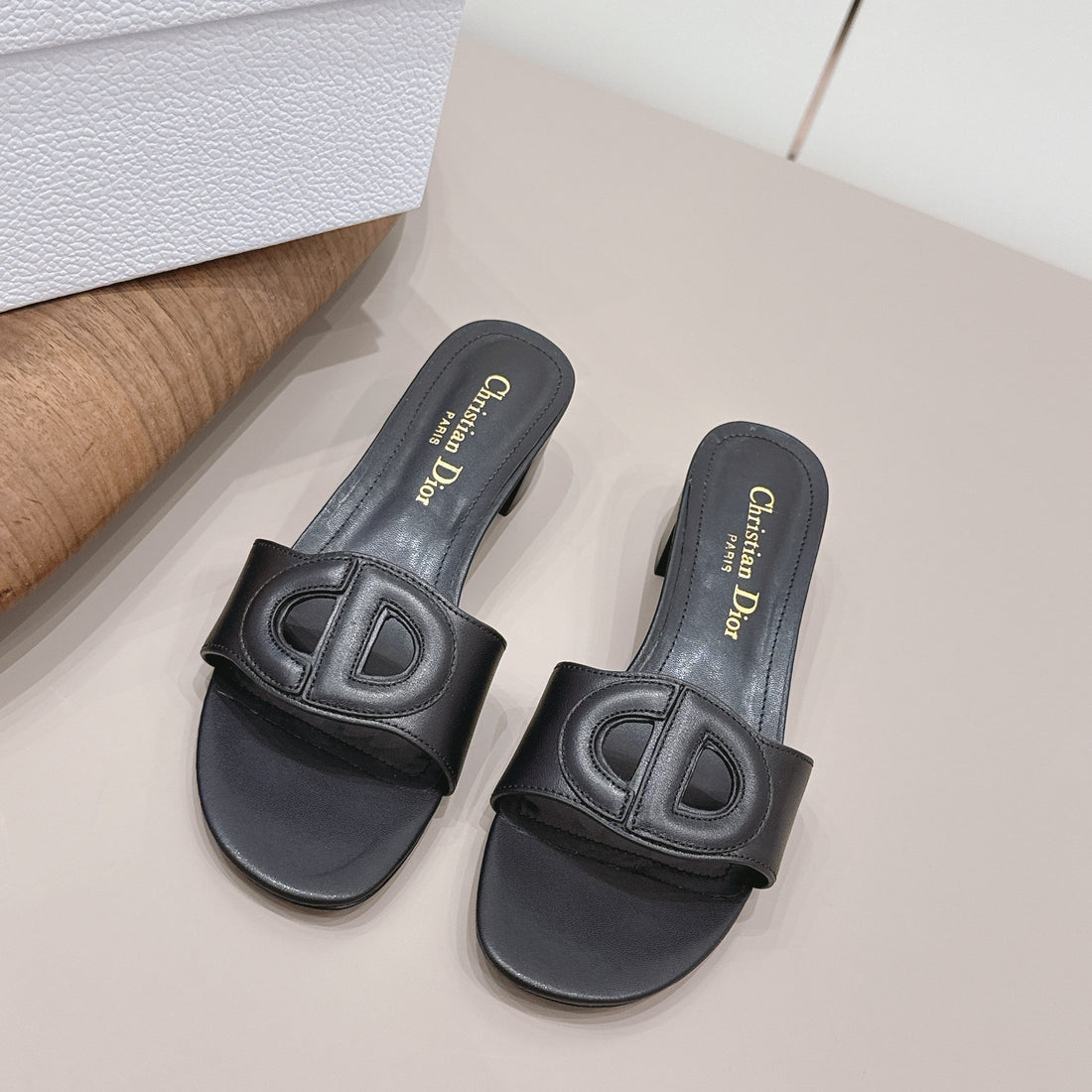 CD 26S Round-Toe Sandals 4.5cm Black Calfskin 738233