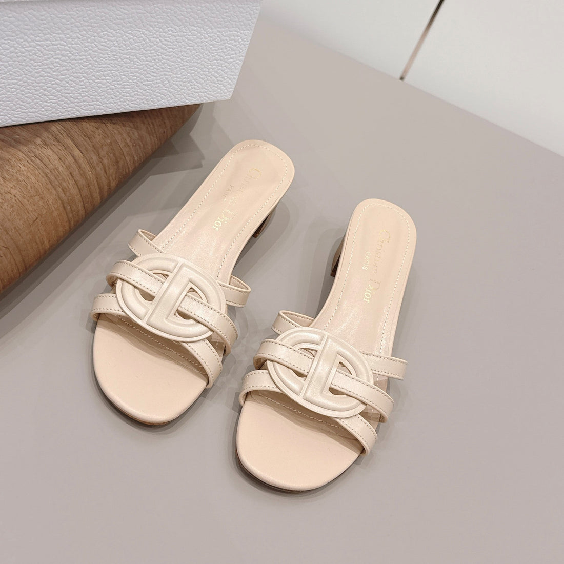 CD 26S D-Club Sandal 4.5cm Beige Calfskin 738243
