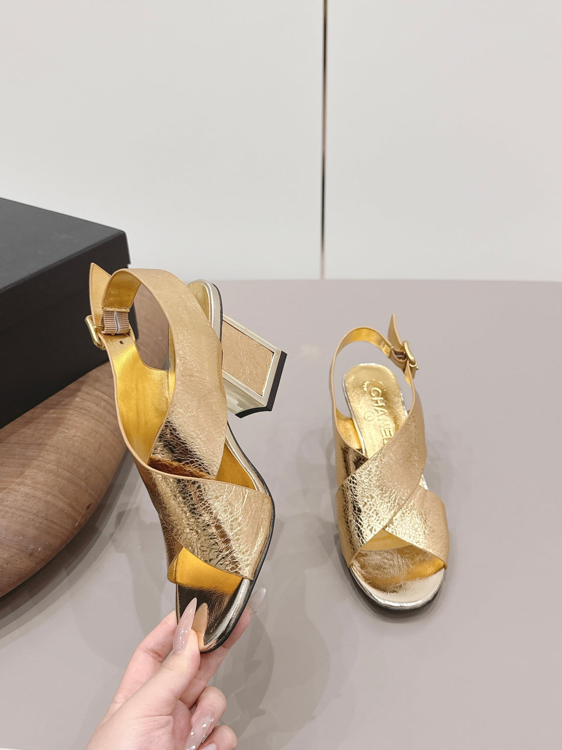 CC 26S Round-Toe Square-Heeled Sandals 7.5cm Gold Leather