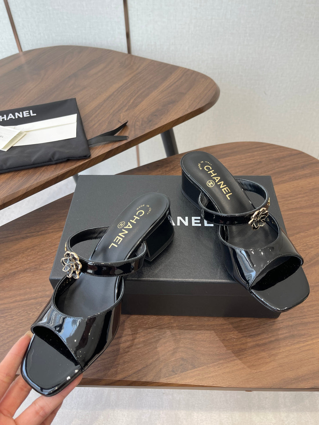 CC 26S Camellia Sandals 4.5cm Black Patent Leather 624228