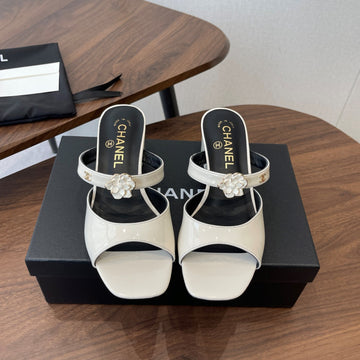 CC 26S Camellia Sandals 4.5cm White Patent Leather 624229