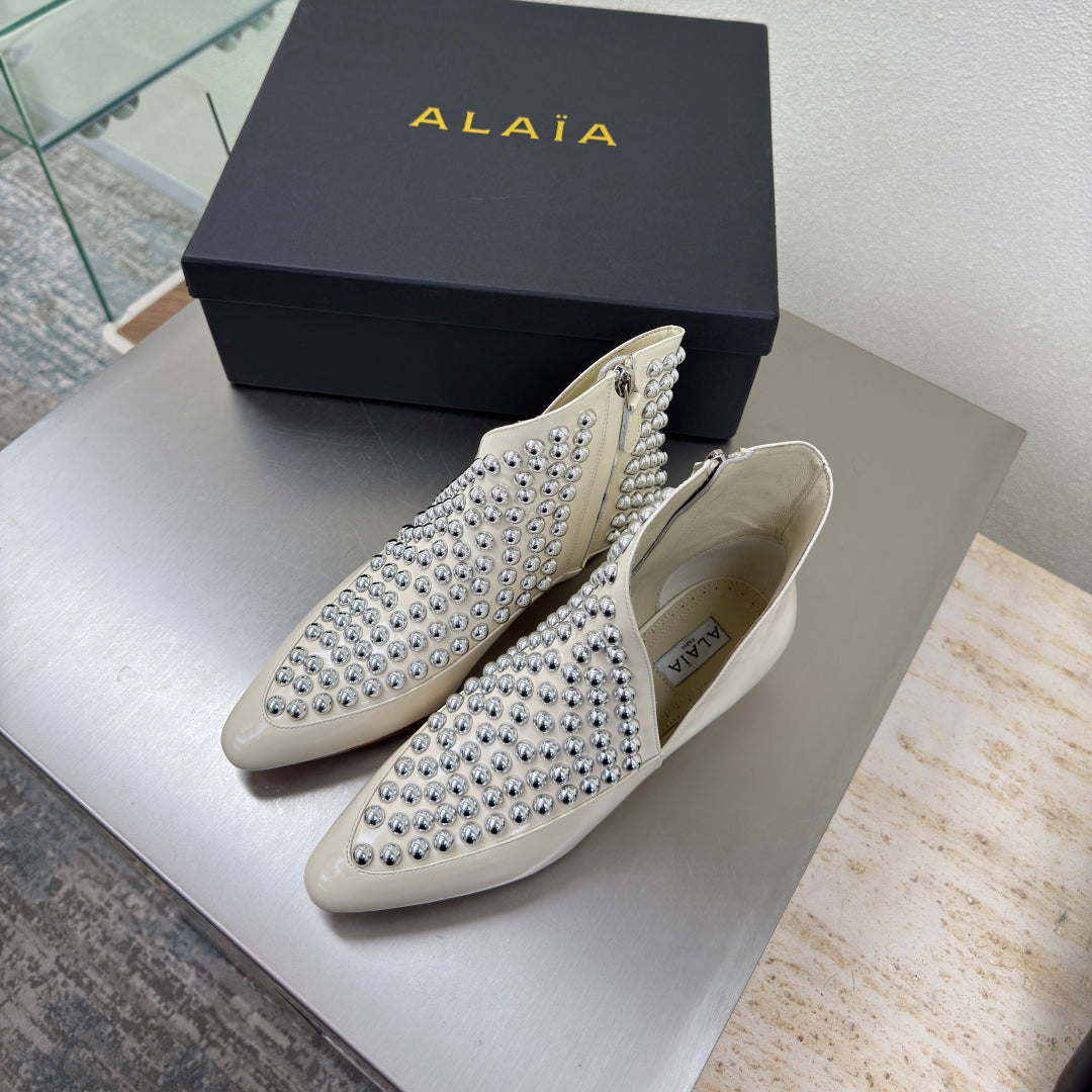 Alaïa Rivet Ankle Boots Ivory Cowhide Leather 471092